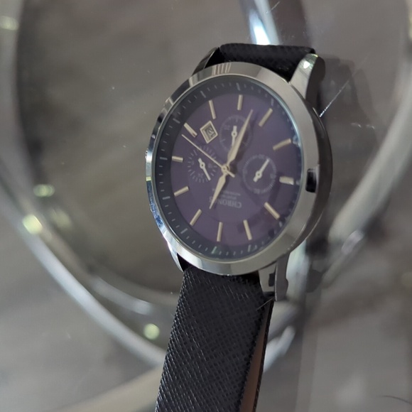 Watch - Picture 3 of 3